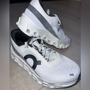 On Cloudmonster Women’s Running Shoes White/Black Size 8.5 Excellent Condition